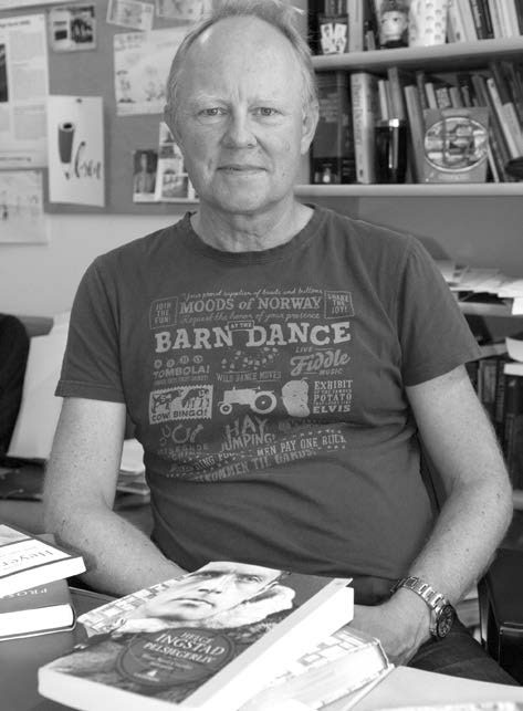 Henning Howlid W&aelig;rp er opptatt av hvordan naturen er synlig i litteraturen eller ikke. Foto: Karine Nigar Aarskog