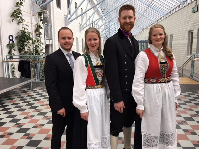 Lars Rødland (t.v.), Marte Brattebø, Martin Støyten og Ingvild Skålnes Elverud er de første legene som blir ferdigutdannet i Finnmark.