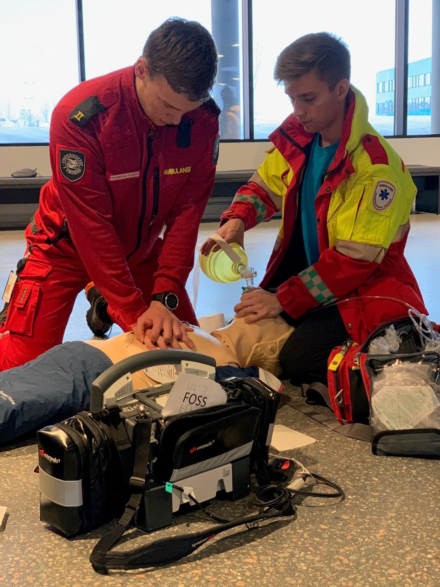 Paramedisinstudenter &oslash;ver p&aring; hjerte-lungeredning