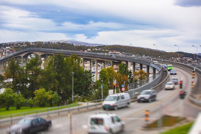 41609081-view-of-tromso-with-cathedral-tromso-bridge-tromsoya.jpg Eksempelbilde