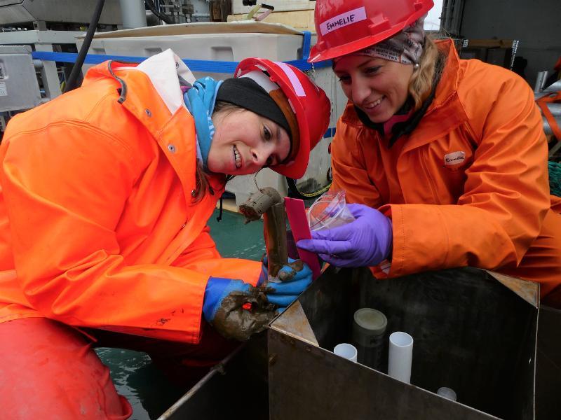 Arbeid om bord Forskingsfart&oslash;yet Kronprins Haakon.