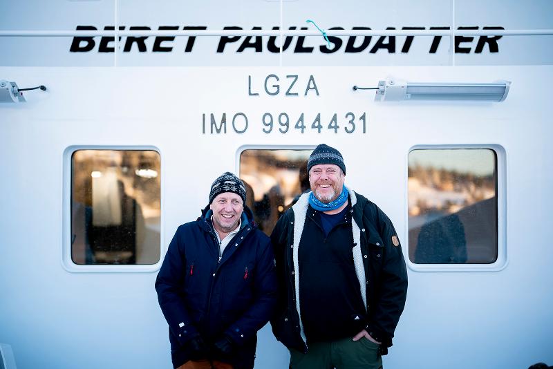 Terje Aspen (t.v.) og J&oslash;rgen Berge er veldig forn&oslash;yde med den nye b&aring;ten.