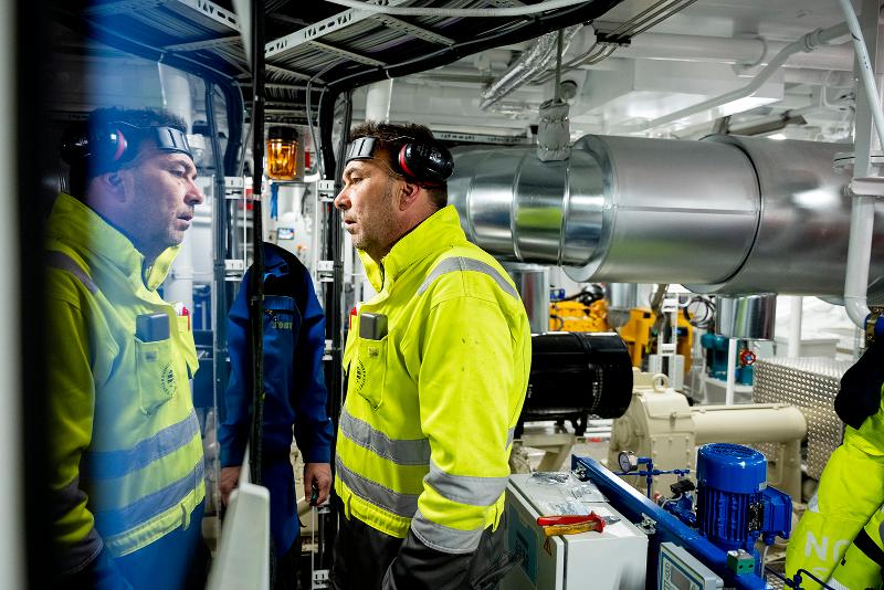 Johnny Johansen er fart&oslash;ysjef ved UiT. Han sier b&aring;ten overg&aring;r forventningene han hadde.
