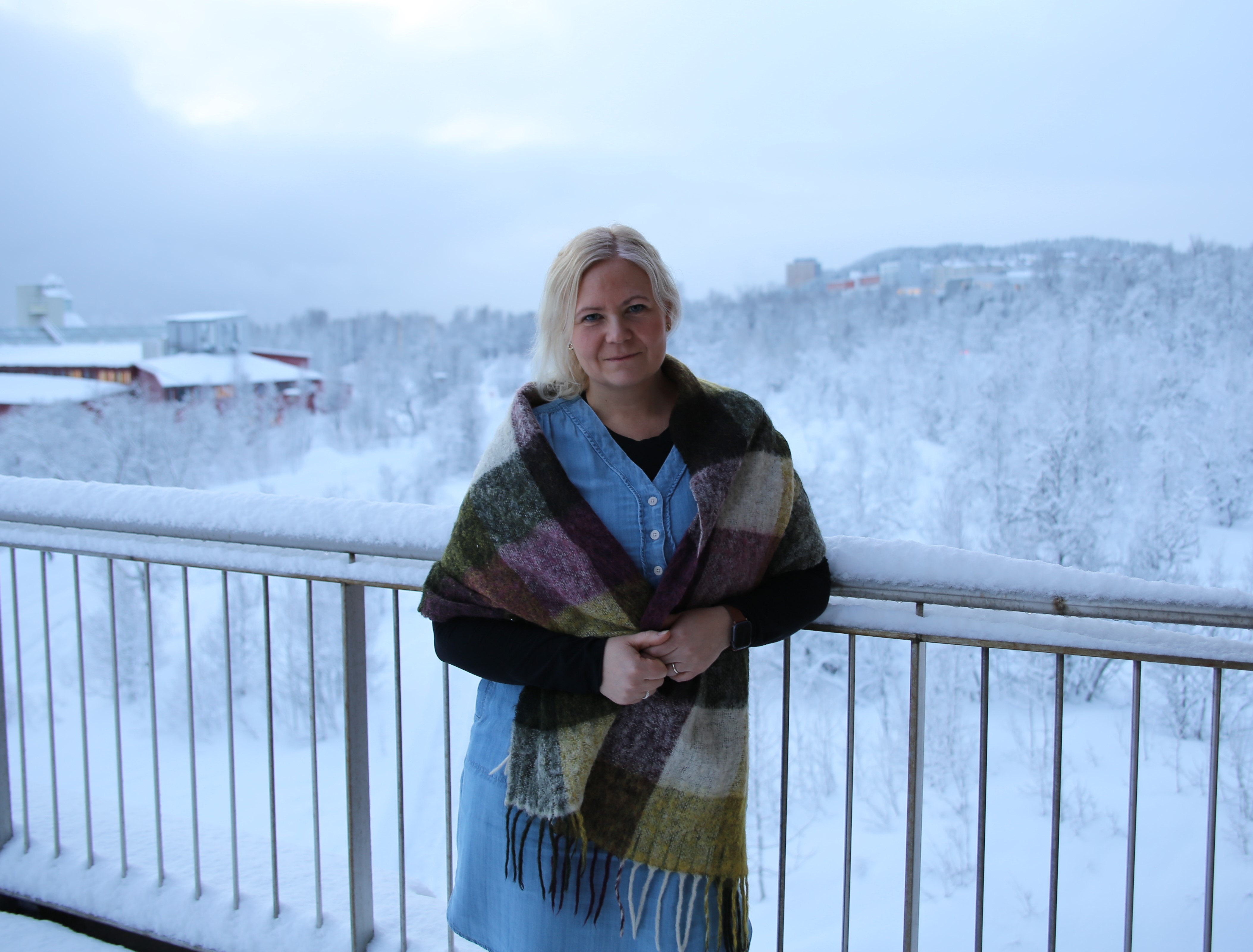 Professor Jakobsen posing outside in the winter, even though it appears to be cold, she does not appear to be freezing...