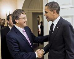 Illustrasjons-/bannerbilde for Blinded by the light: How to bend, stretch and break chemical bonds without effort