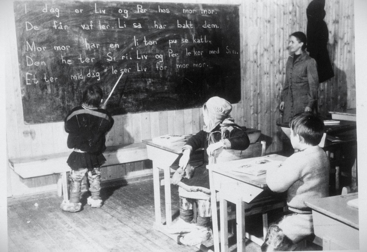 Fornorskingstida: Skoler og spesielt internatskoler var viktige institusjoner for å fremme norsk språk og kultur.