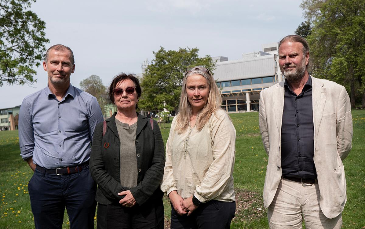 Sigurd Eriksson, bibliotekdirektør NTNU, Annika Ullman, fra Stockholm University Press’ forlagskomité, Johanna Raade, bibliotekdirektør u Norges arktiske universitetsbibliotek i Tromsø (UiT), og Wilhelm Widmark, overbibliotekar i Stockholms universitetsbibliotek.