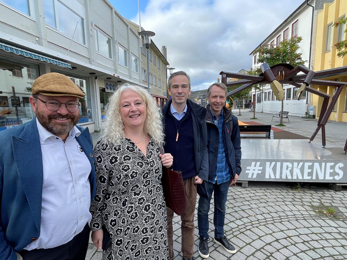 GODT M&Oslash;TE: Campusleder Rune Sundelin, viserektor Bente Haug, assisterende instituttleder &Oslash;ystein Klemetsen og instituttleder Bj&oslash;rn-Morten Batalden satser i Kirkenes. 