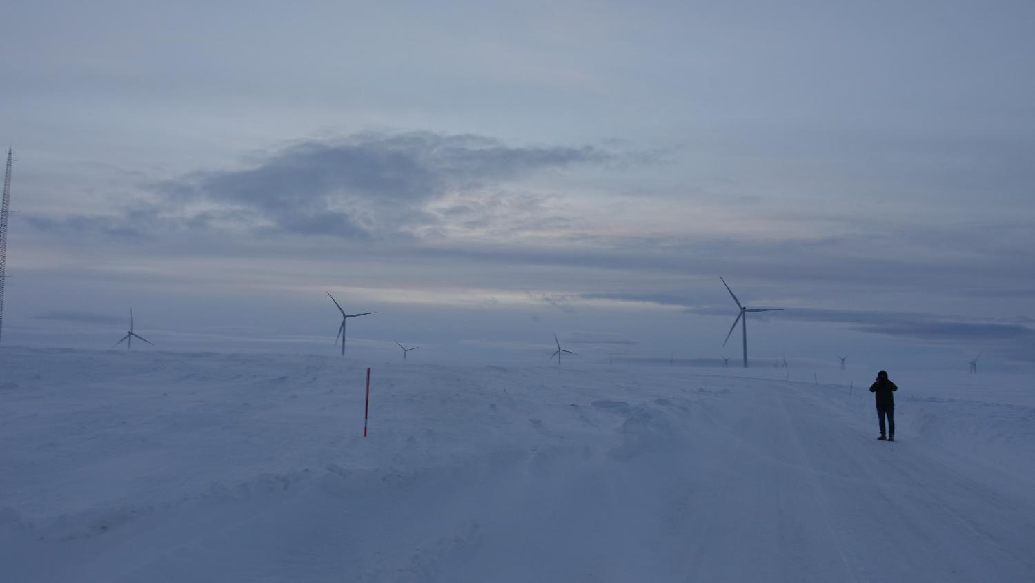 Illustrasjons-/bannerbilde for UiT-frokost om energi og samfunn: Bør vi ha mer vindkraft i Nord-Norge? 