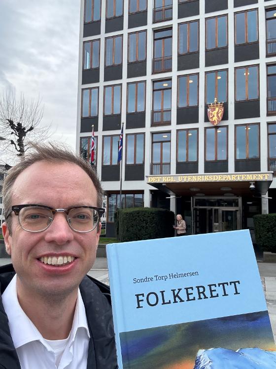 helmersen bok folkerett.jpg