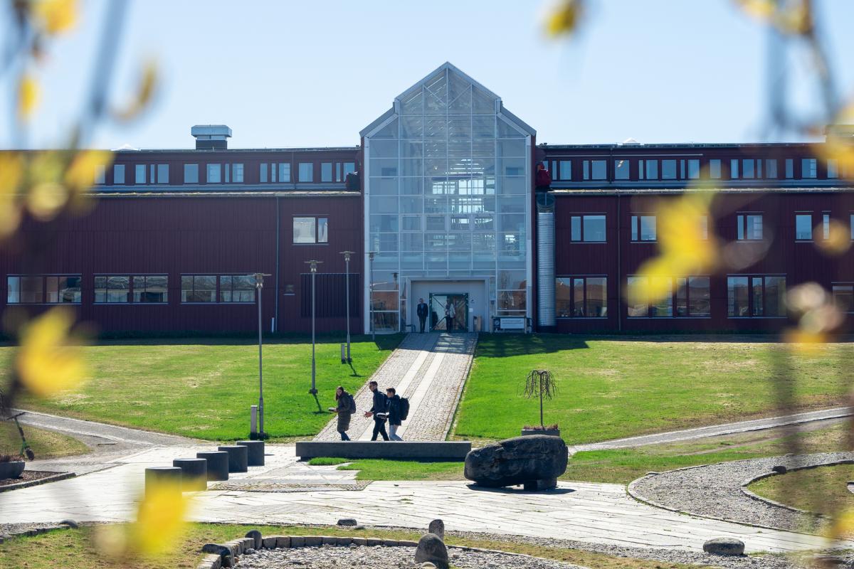Bilde av administrasjonsbygget ved UiT