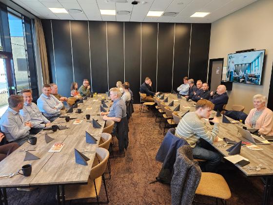 Breakfast meeting 1.jpg