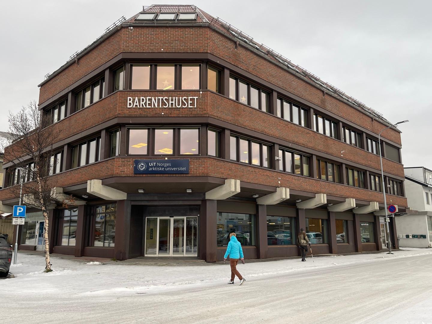 Illustrasjons-/bannerbilde for Nabo til Russland – et globalt perspektiv