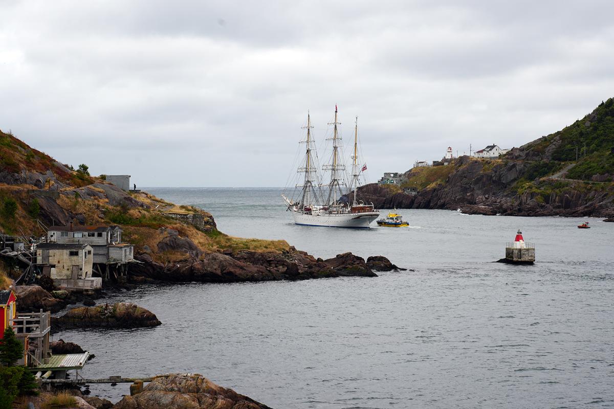 Sailing ship in an narrow strait