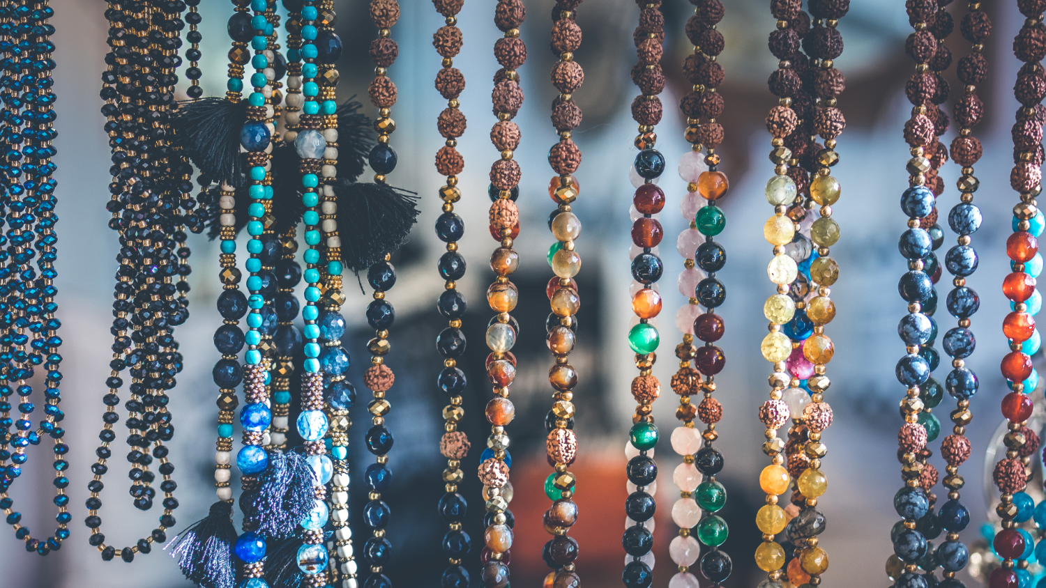 Illustrasjons-/bannerbilde for KREATIVT VERKSTED | Perling inspirert av arktisk hav // Beading inspired by the Arctic Sea