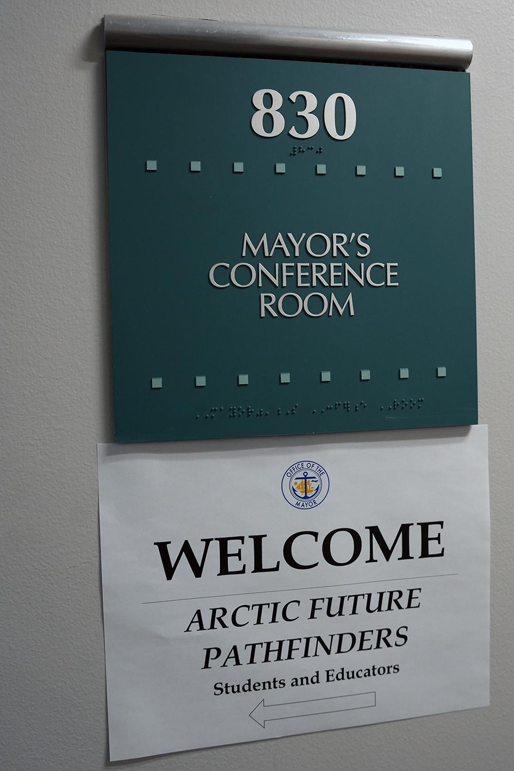 Skilt med skrift på