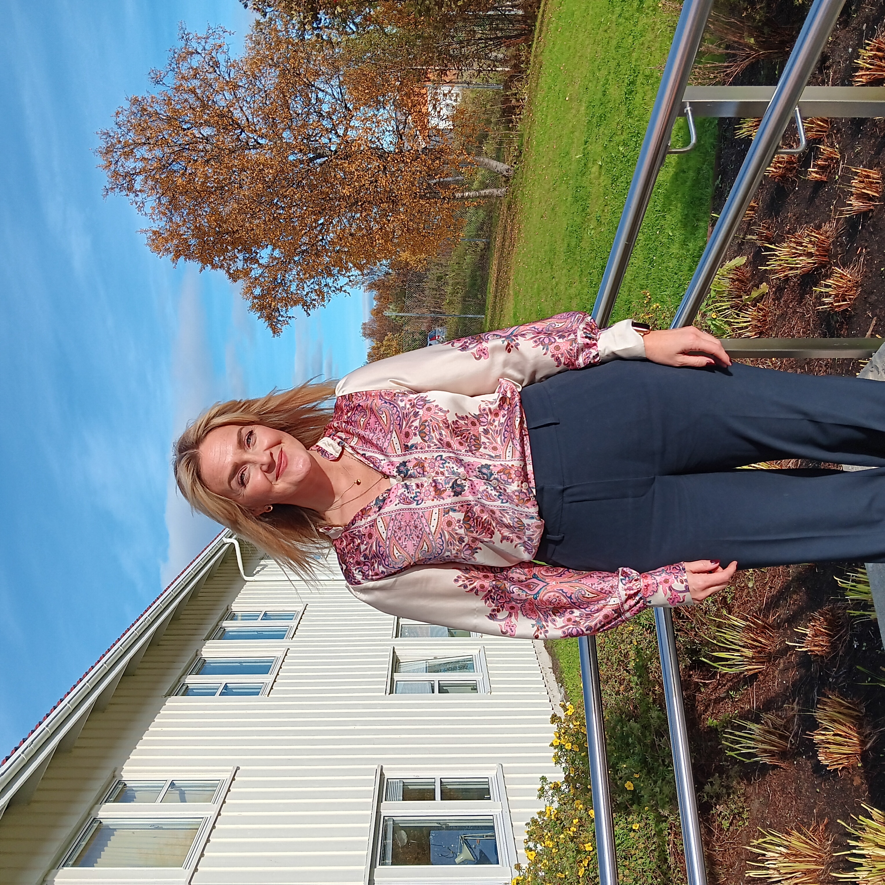 Portrait photo of a woman.