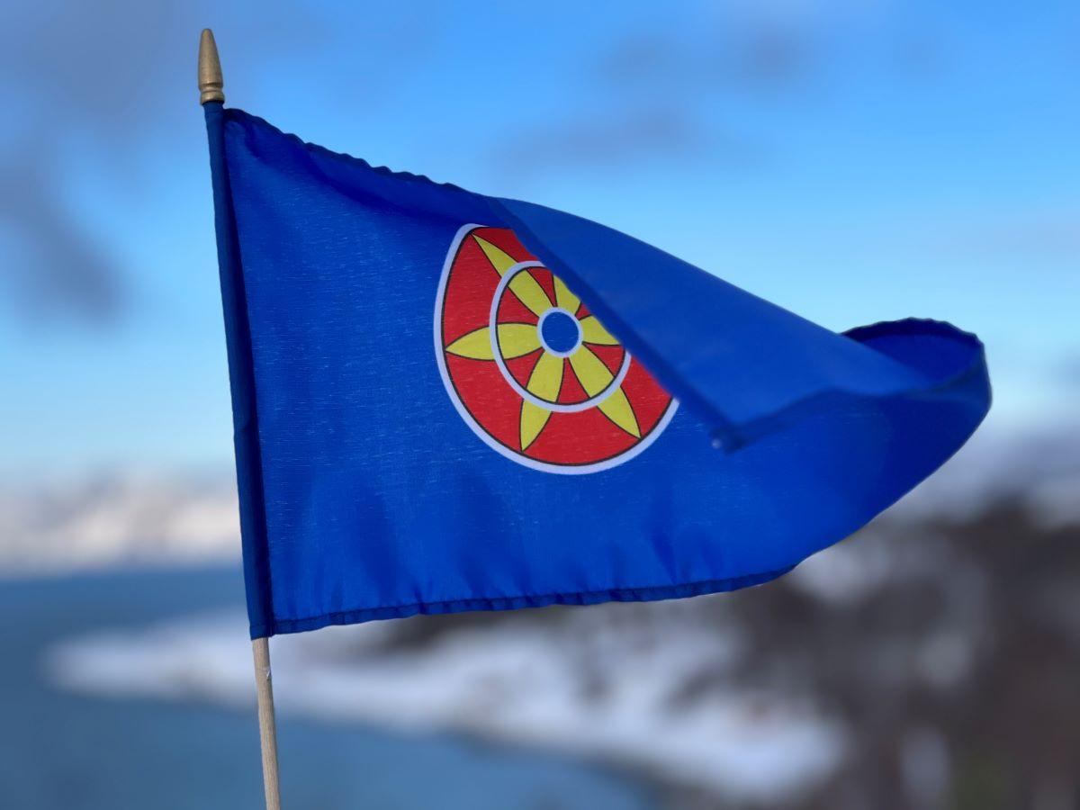 Kvensk flagg i vinden