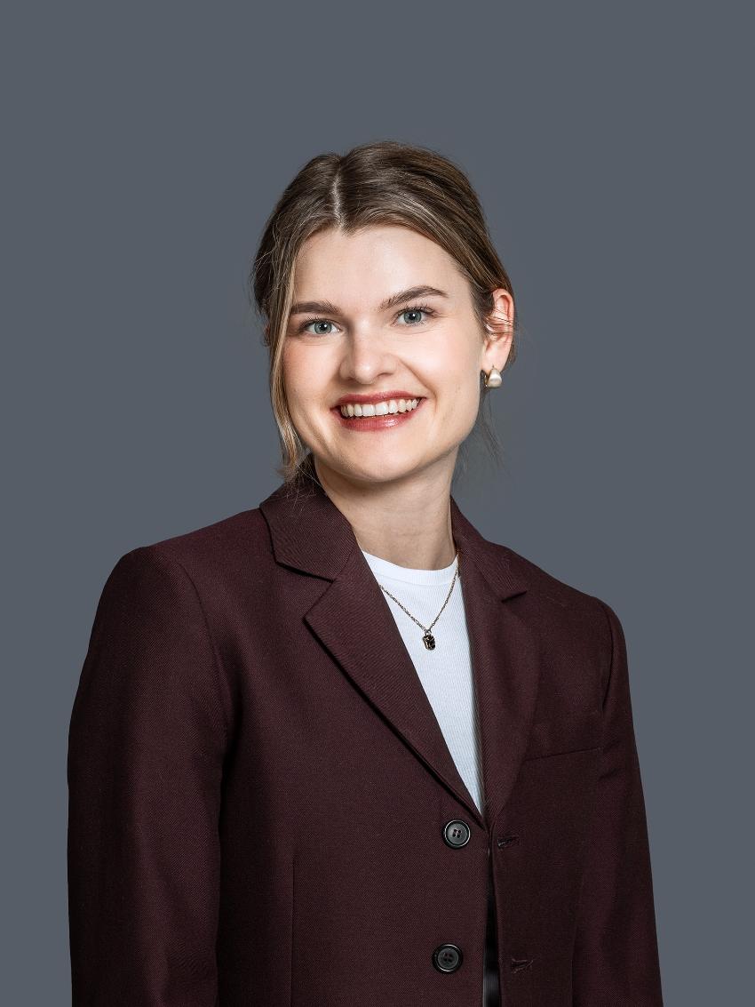 kvinne, smiler, lyst h&aring;r