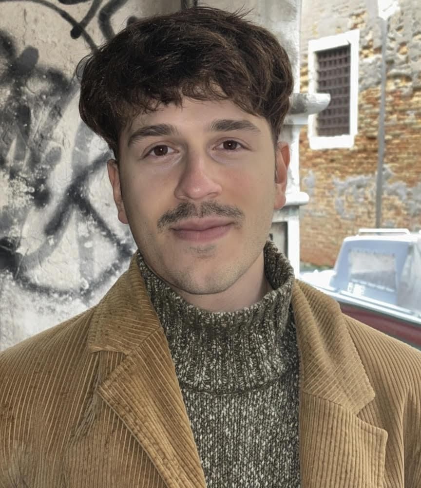 Young man, portrait photo.