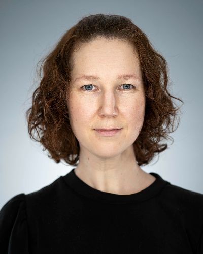 Portrait photo of a woman.